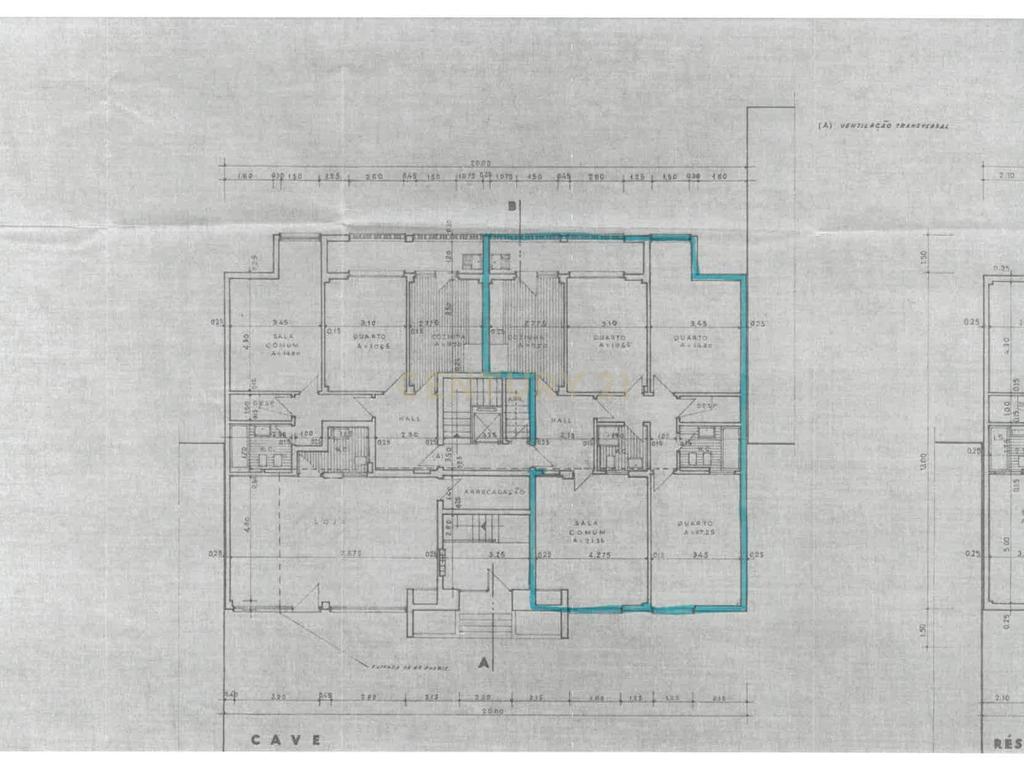 Apartamento de tipologia T3, com cerca de 115 m2, 2 WC, despensa, localizado numa das artérias principais da cidade de Odivelas, mais concretamente na Rua Professor Dr. Augusto Abreu Lopes. - Image 32